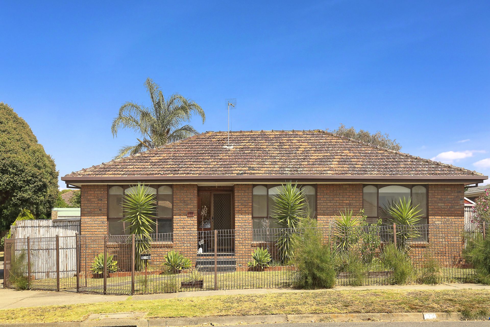 PERFECT LOCATION & PRICED TO PLEASE