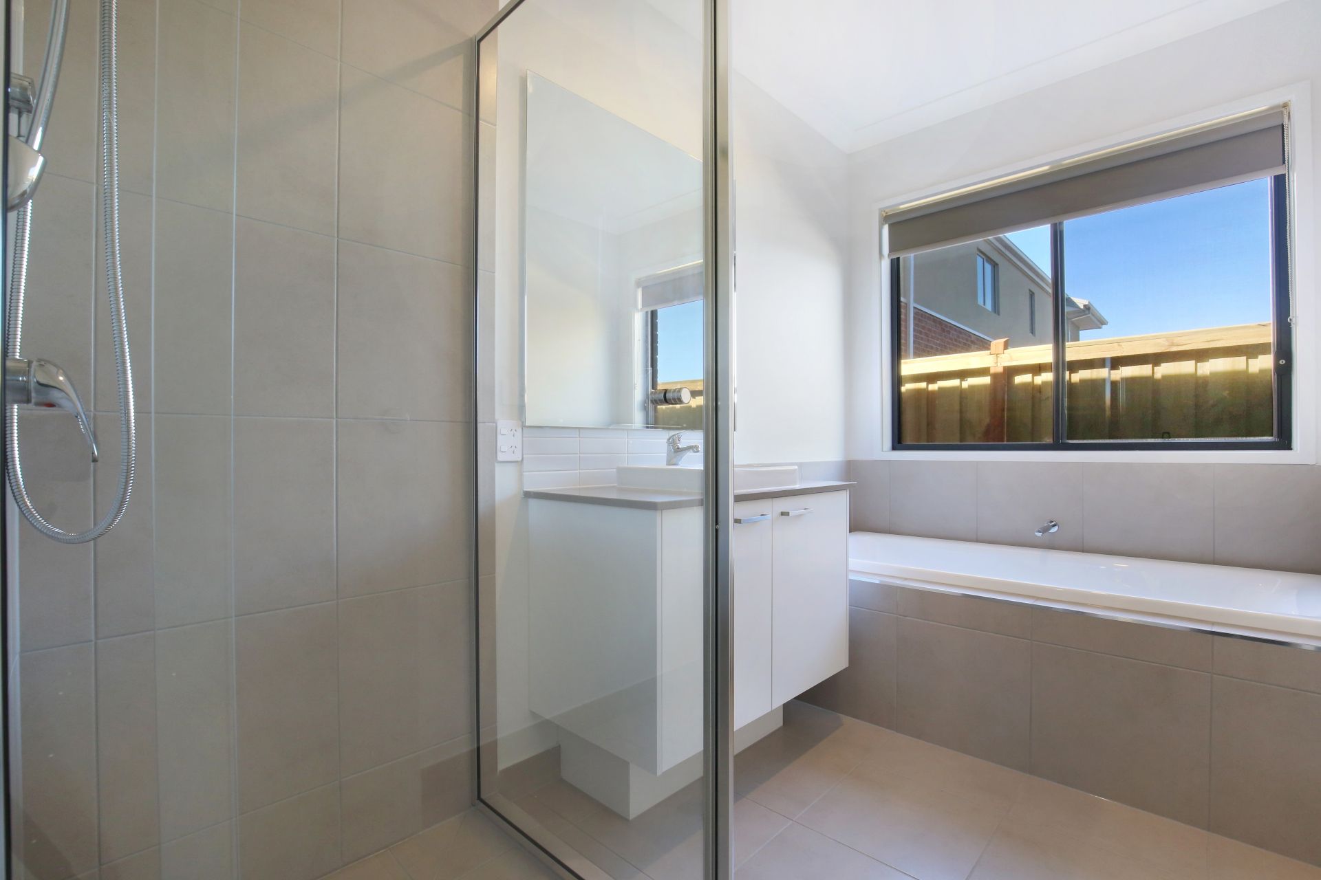 BRAND NEW FAMILY HOME  
Please enter Via Tesselaar Road and then Wayside Avenue.