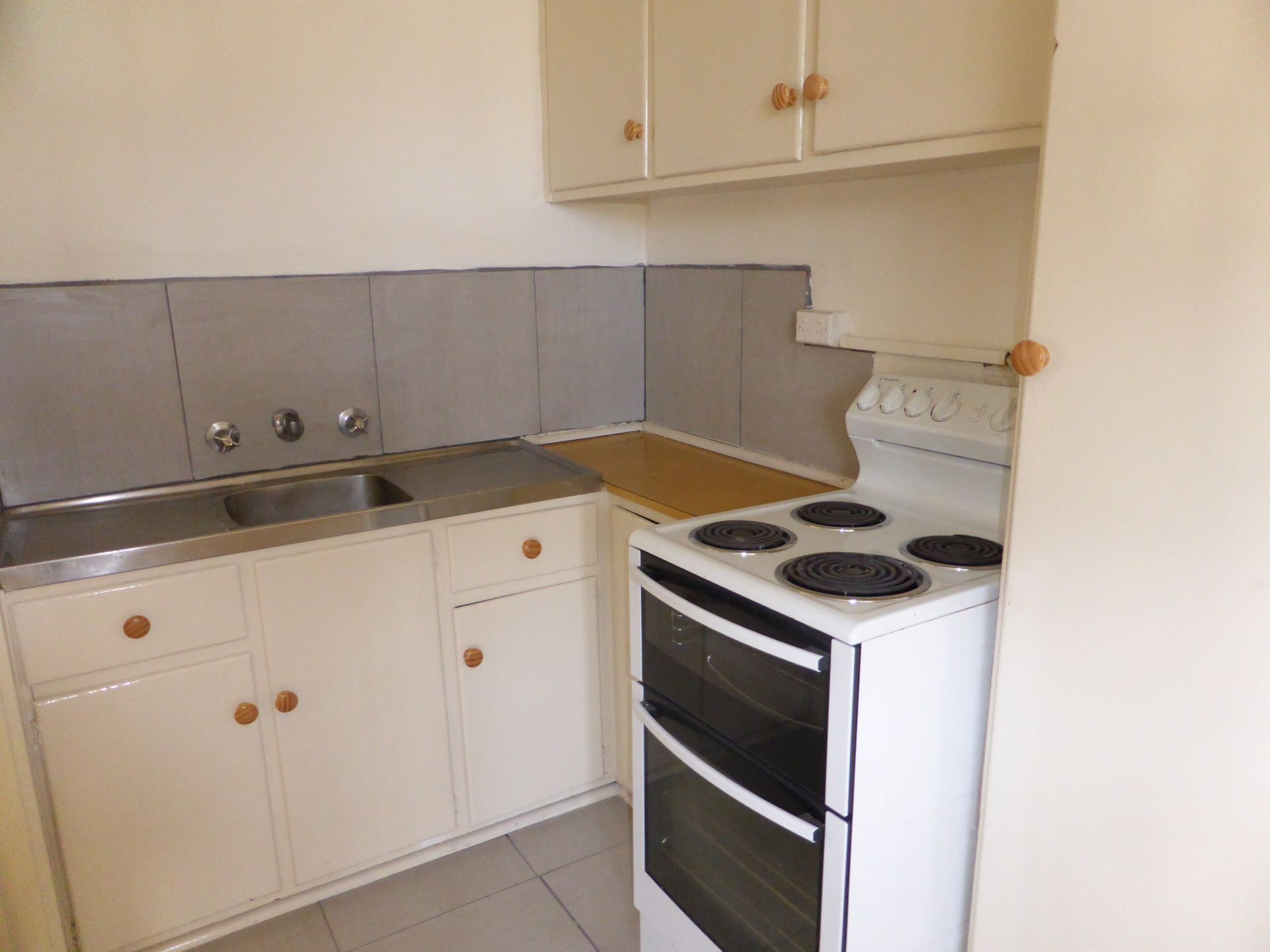 Walking Distance To High Street!