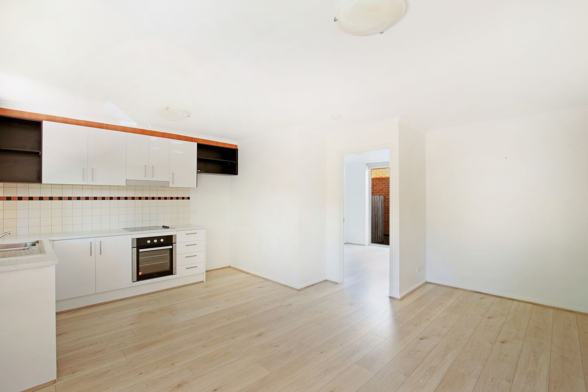 Stylish Thornbury Apartment In Prime Location!