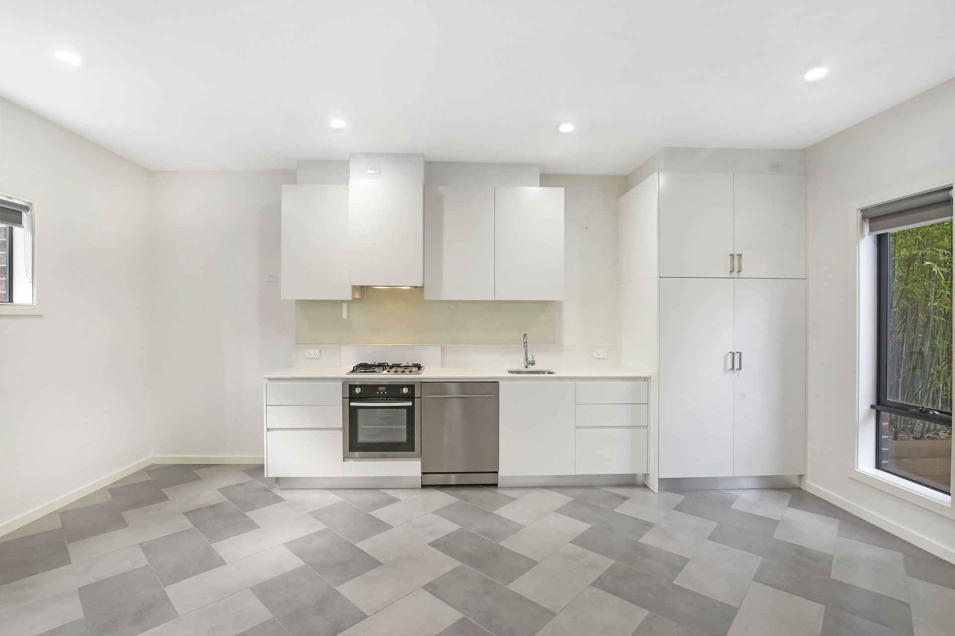 Lovely Townhouse in Convenient Location!