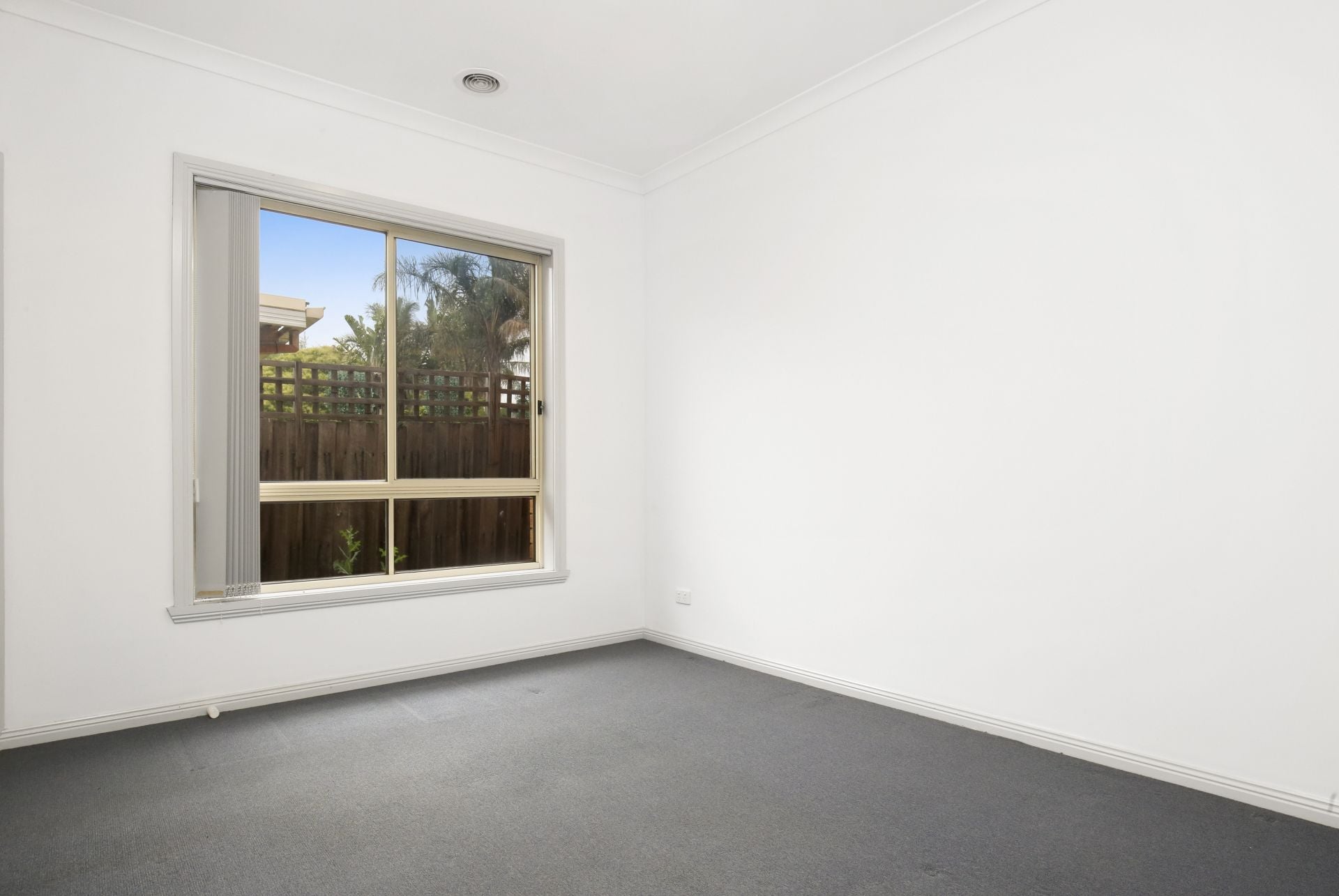 PRIZED LOCATION, FRESHLY PAINTED  *Insp Wed 25th Mar @ 5:00pm*