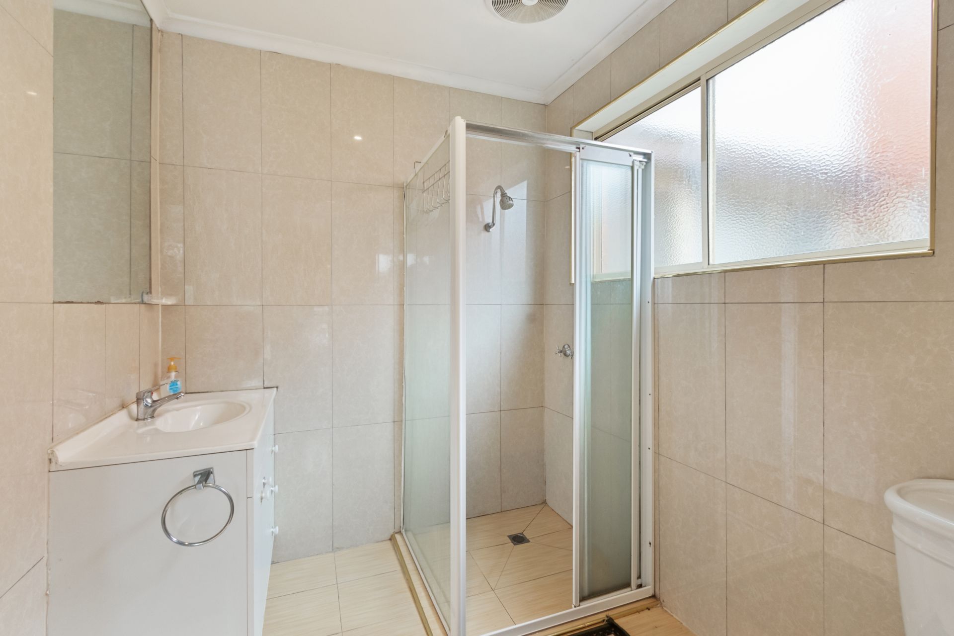 CONVENIENT UNIT LIVING