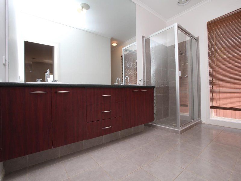 6 Barringo Way, Caroline Springs - Thumbnail 8