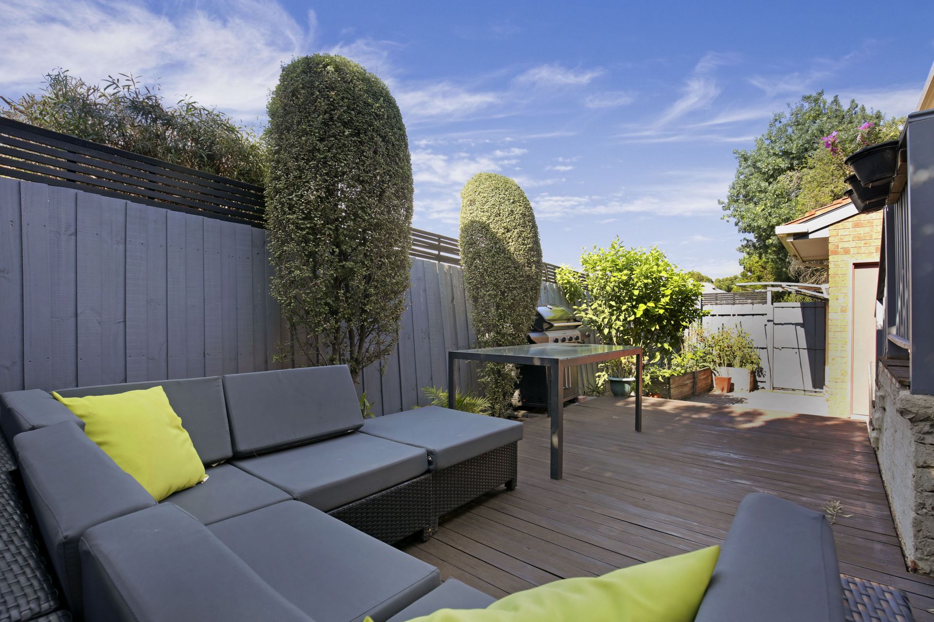 Light & Bright 2 Bedroom Townhouse