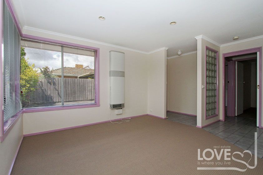 Great Two Bedroom Unit with Courtyard!