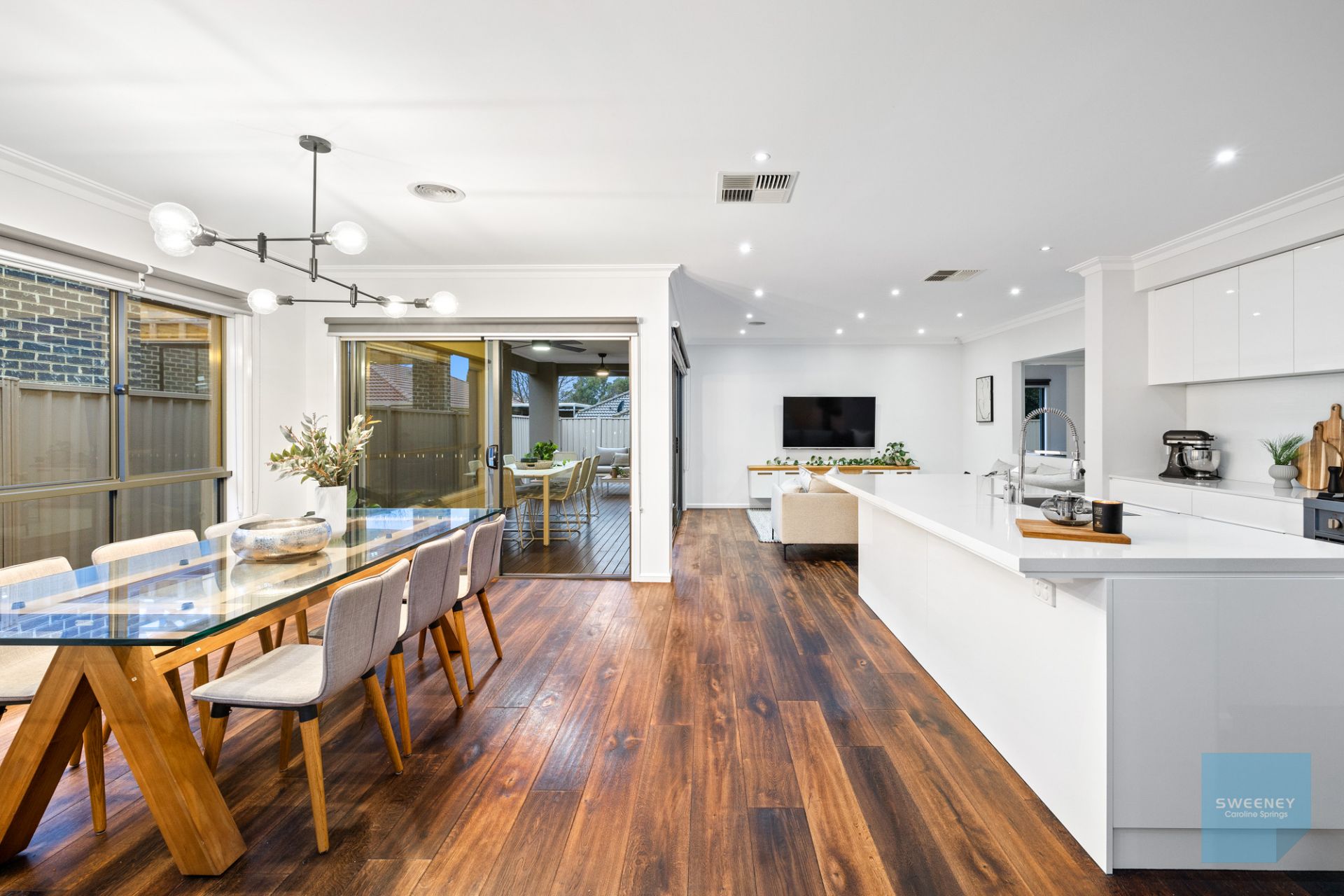 24 Orbis Avenue, Fraser Rise - Thumbnail 7