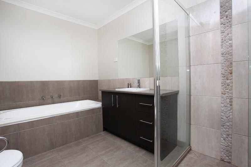 36 Boathouse Drive, Caroline Springs - Thumbnail 8