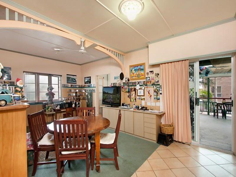 SOLD BY DJ STRINGER PROPERTY SERVICES - Rainbow Nostalgia At Its Very Best ' - Entire Block of 5 units, Sold By Dj Stringer Property Services - Rainbow Nostalgia At Its Very Best ' - Entire Block Of 5 Units - Thumbnail 6