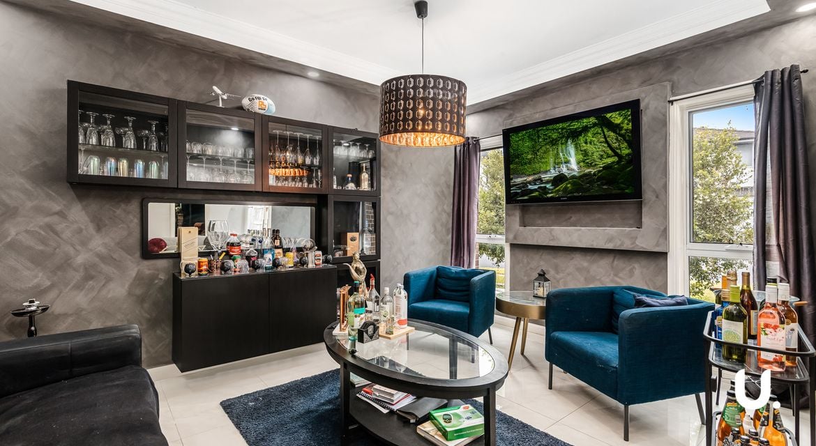 Colebee 18 Burringoa Crescent