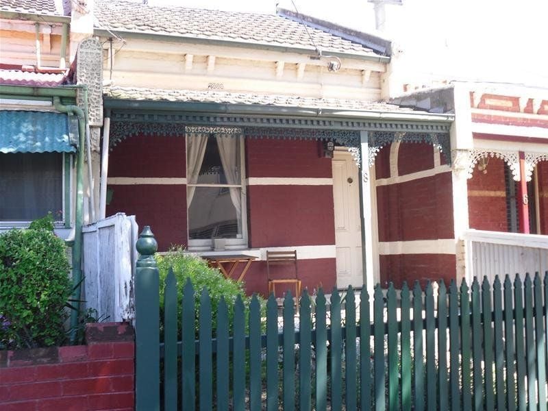 8 Milton Crescent, Preston