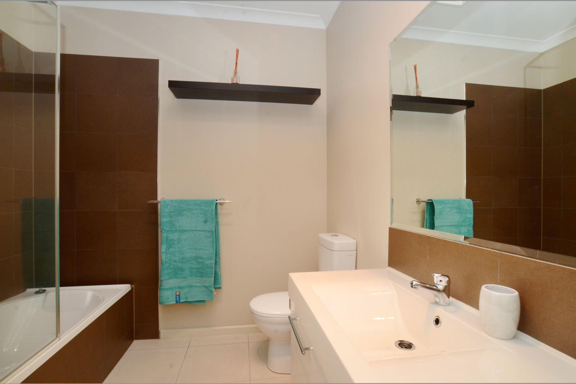 Fully Furnished Stylish Living!