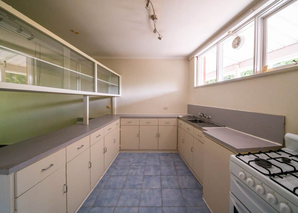 ** Drop in Price ** Ground level 1 bedroom in the heart of Ivanhoe