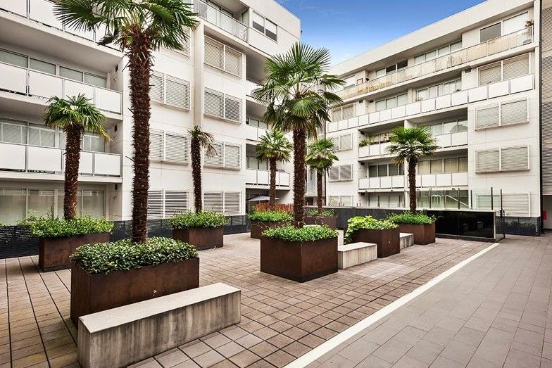 Elegance, Modern & Perfectly Located!
