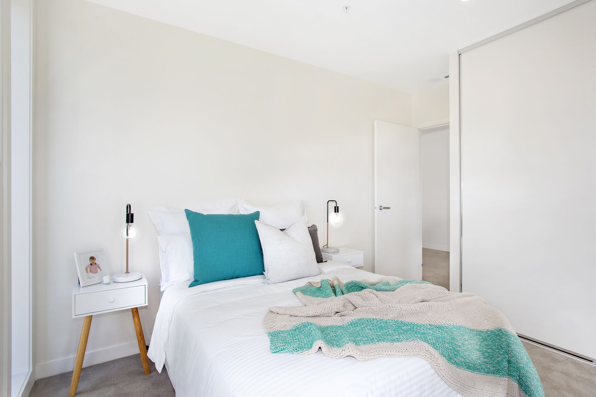SPACIOUS APARTMENT IN PRIME LOCATION