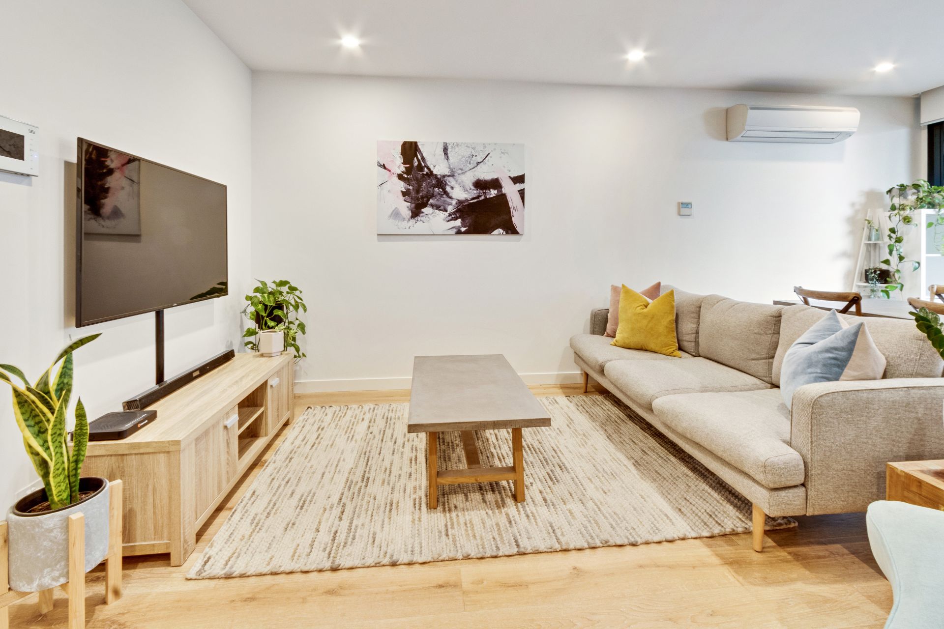Vibrant Apartment Living In Lifestyle Hot Spot