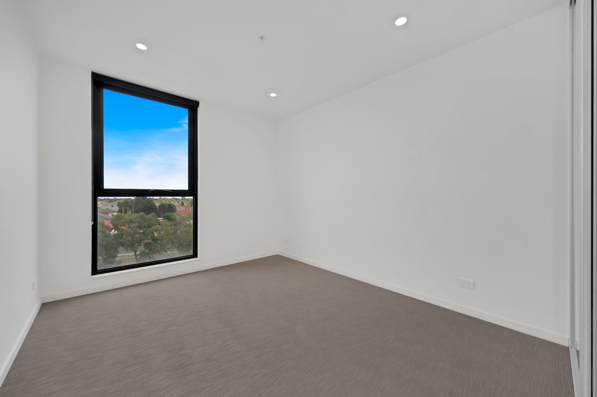 Top Floor Apartment with Stunning City Views