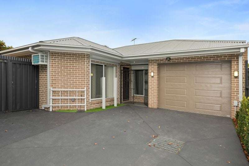 2/27 Main Street, Thomastown
