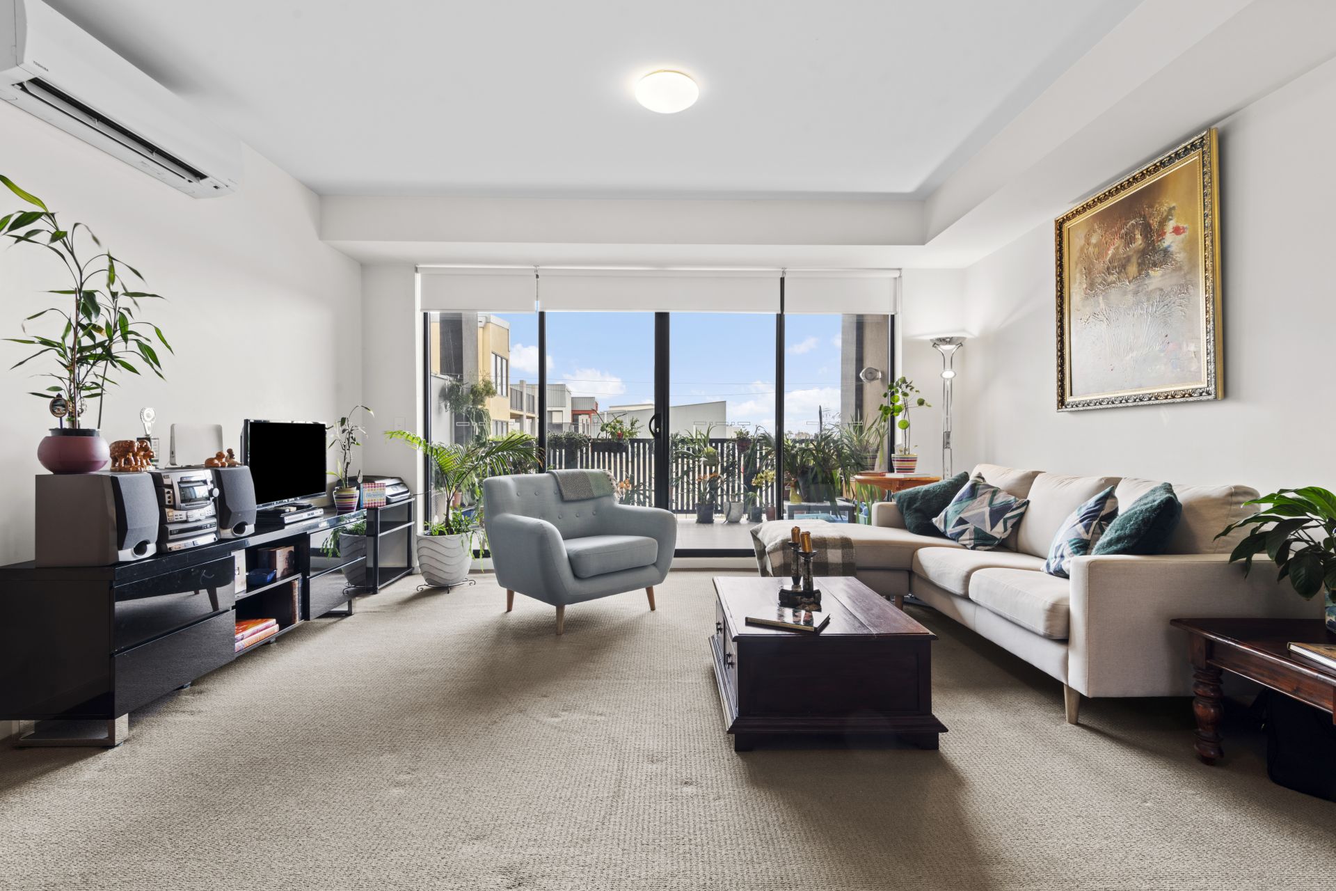 Stylish & Surprisingly Spacious Apartment