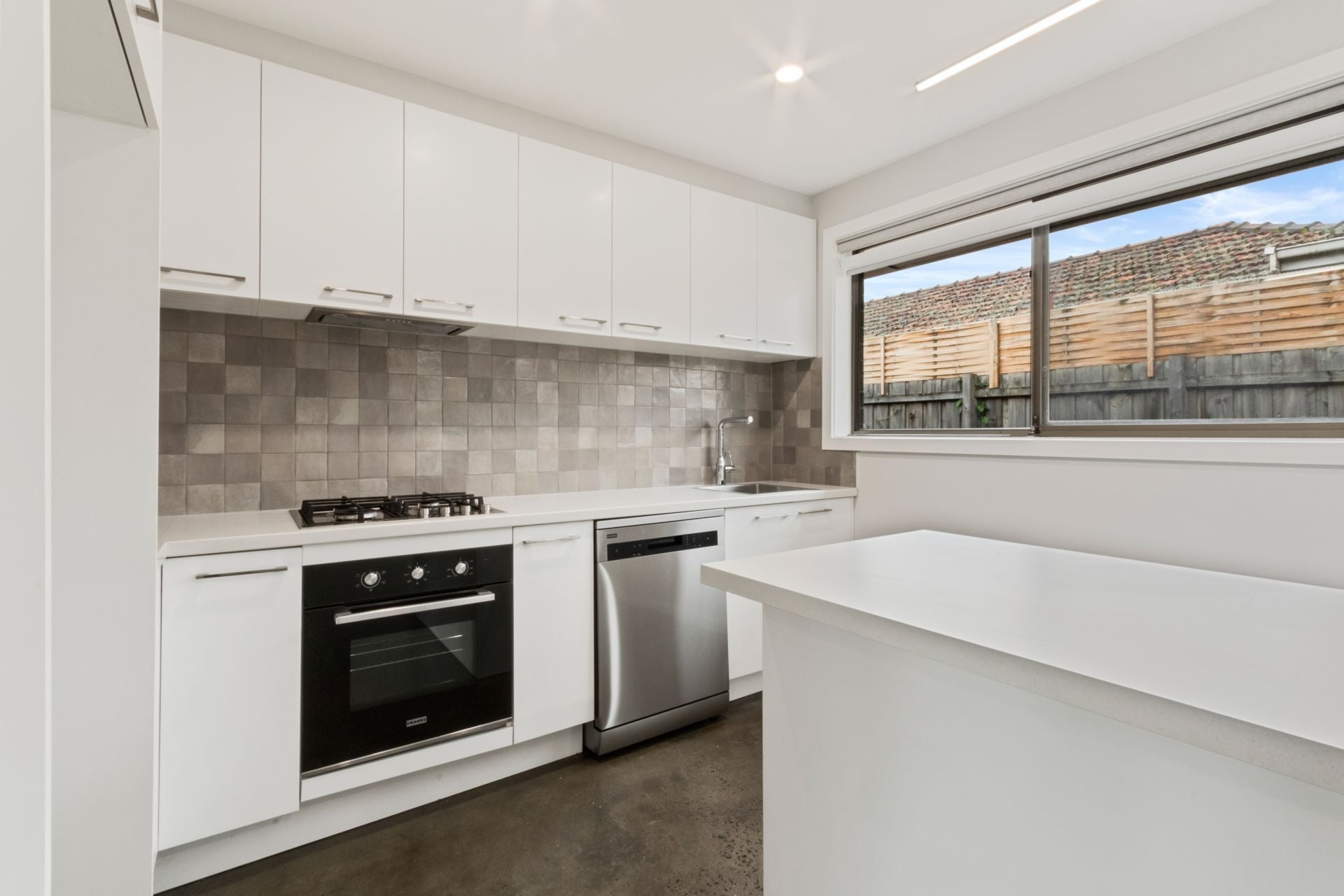 Stunning Unit in Prime Location