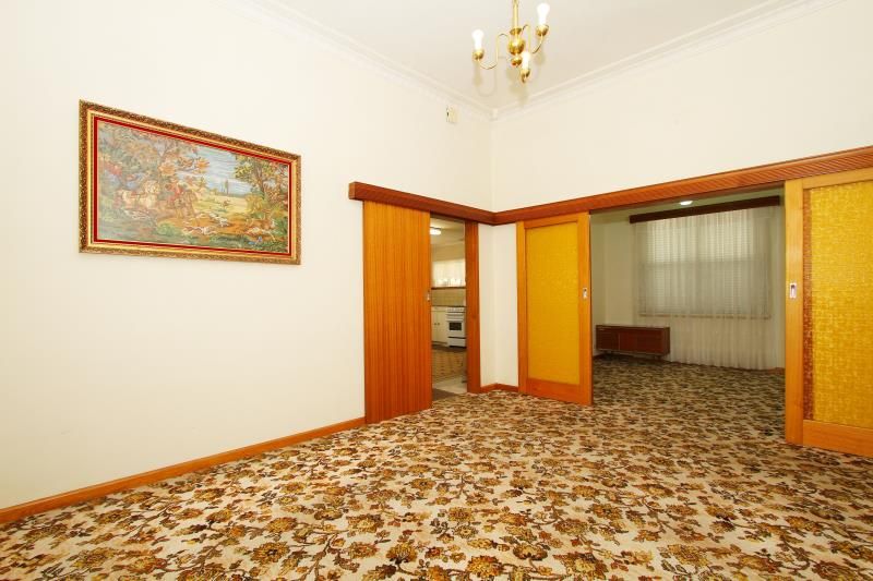 VICTORIAN CHARM WITH CITY COMFORTS