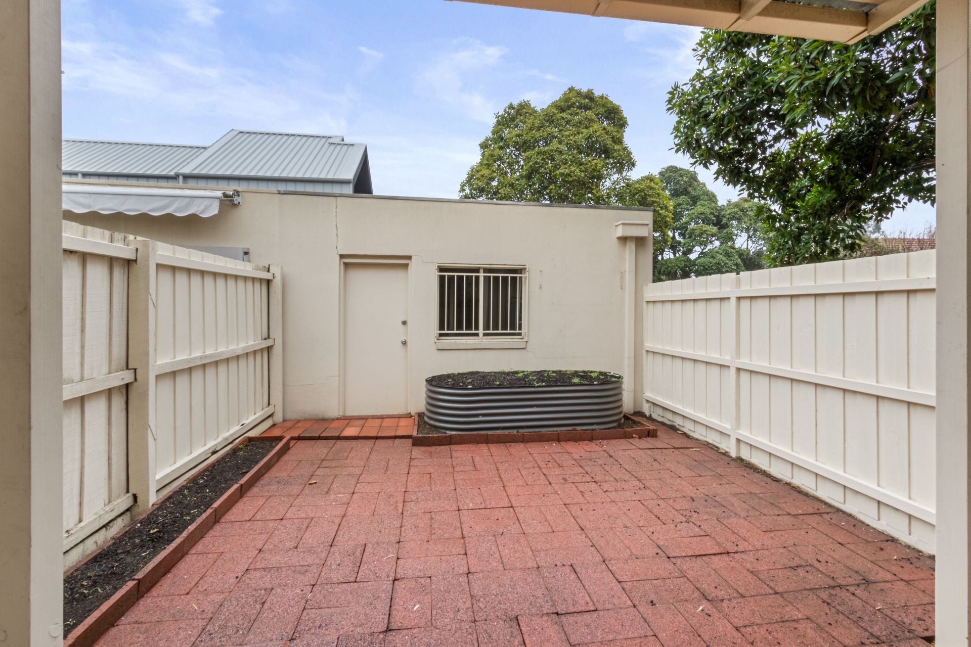 THORNBURY VILLAGE AT YOUR DOORSTEP