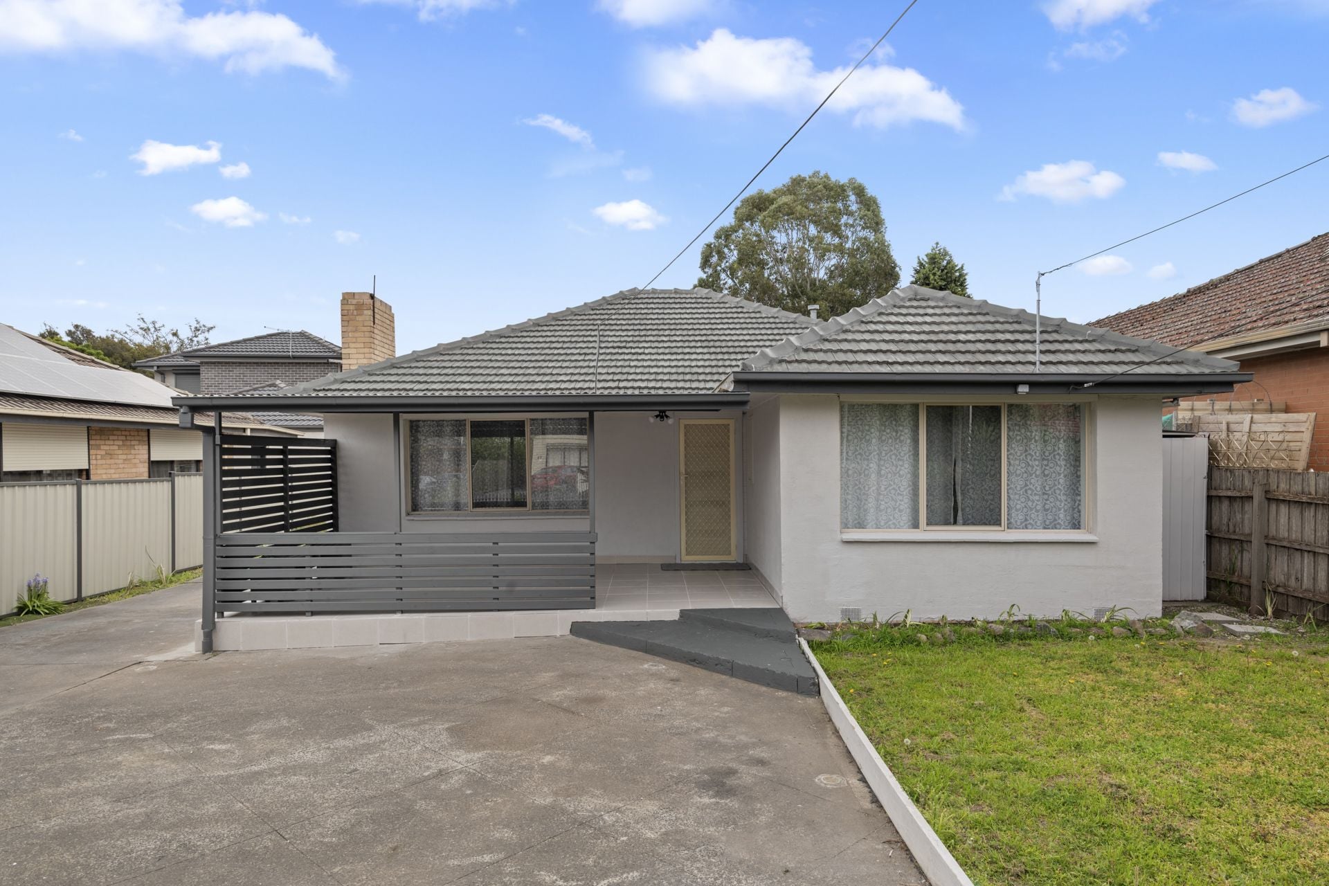 AFFORDABLE START - WALK TO THE TRAIN