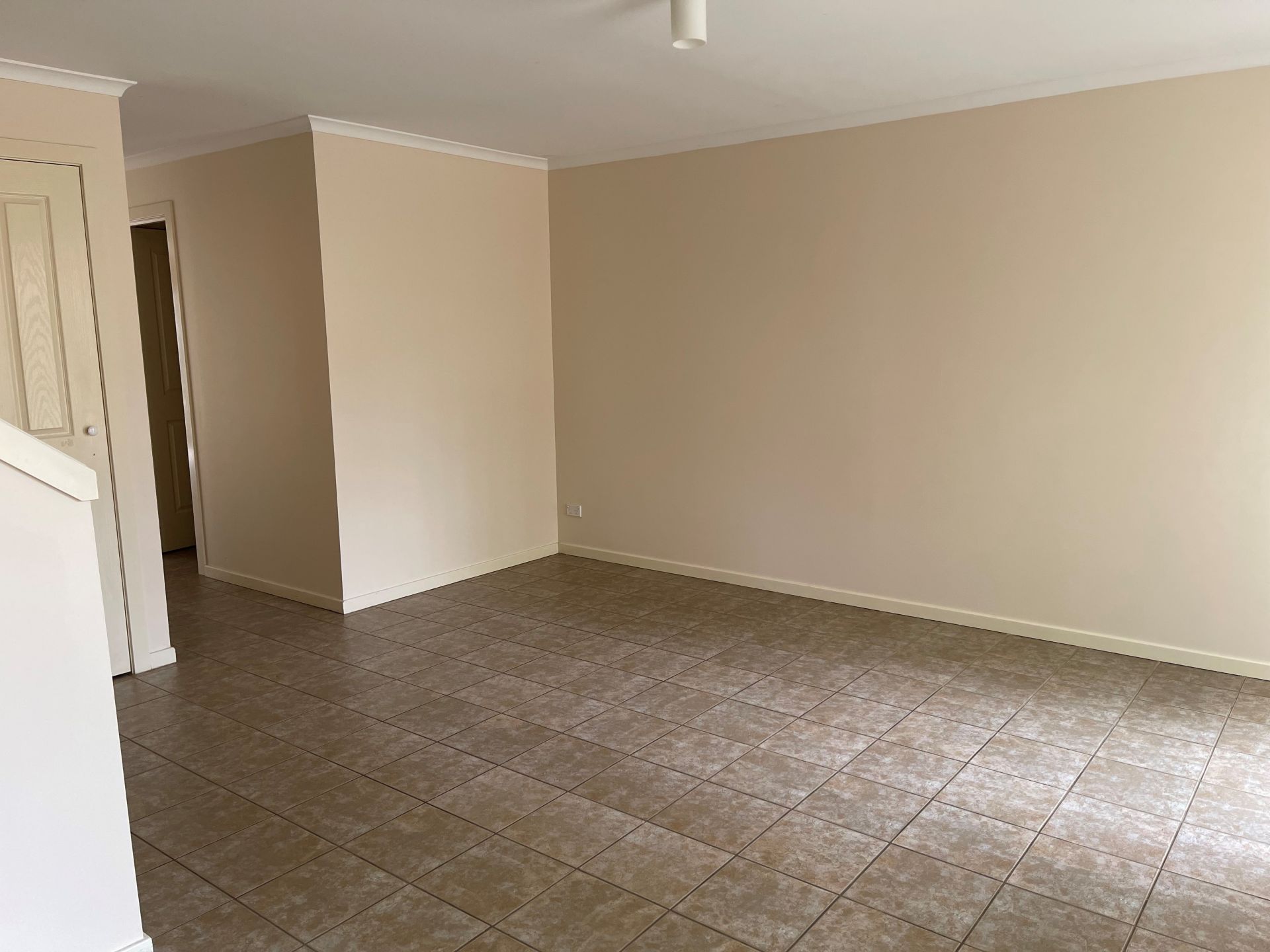 SPACIOUS TOWNHOUSE CLOSE TO EVERYTHING