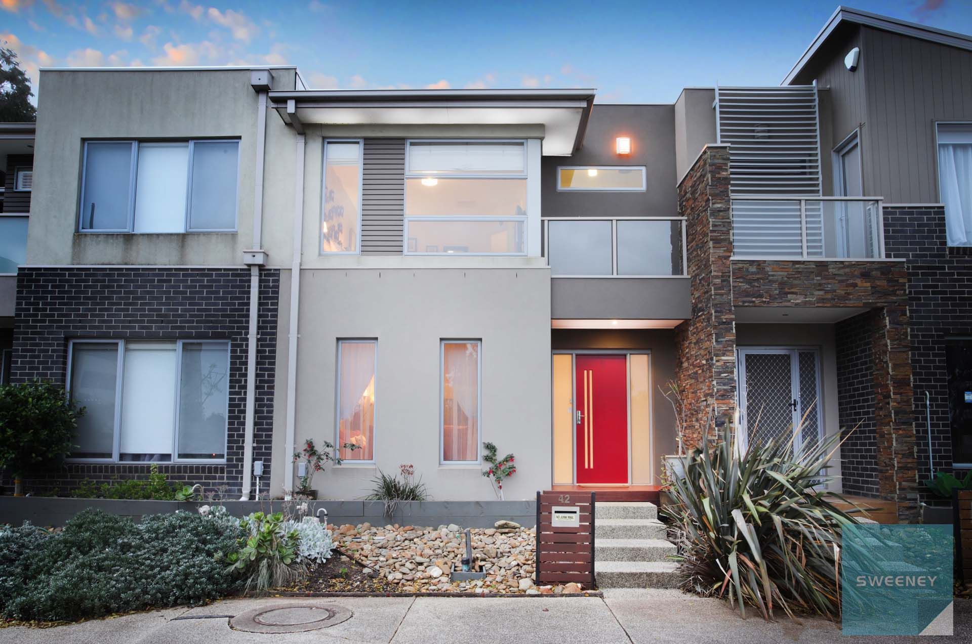 42 Warner Way, Caroline Springs - Thumbnail 2