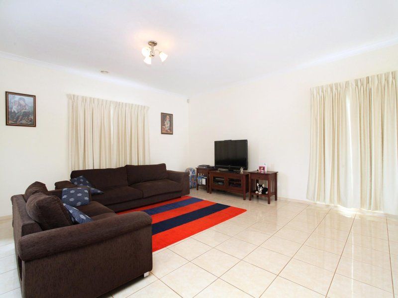24 Central Parkway, Caroline Springs - Thumbnail 5