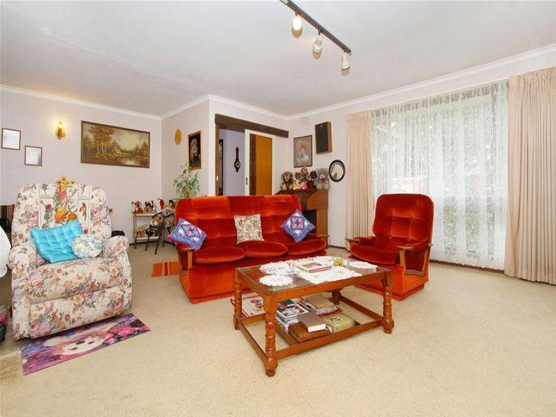 WALK TO EVERYTHING- FANTASTIC LOCATION!