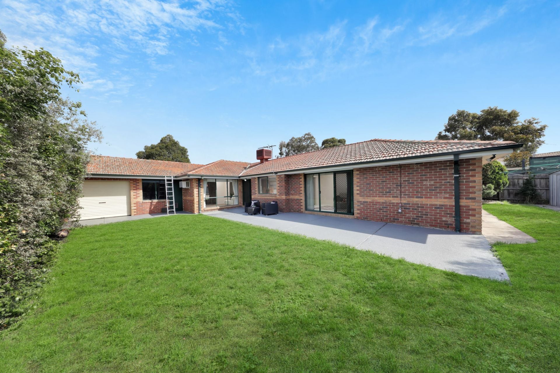 Spacious Family Living Close To Westfield & Station