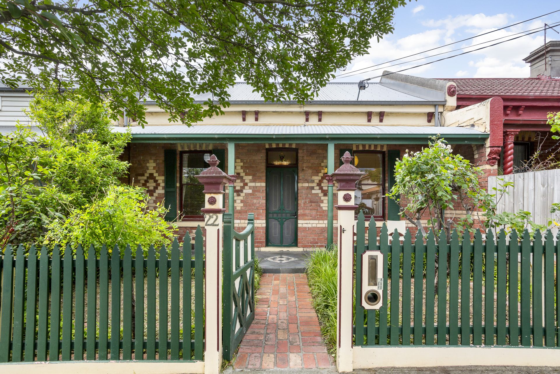 Victorian Flaunts Enchanting Features