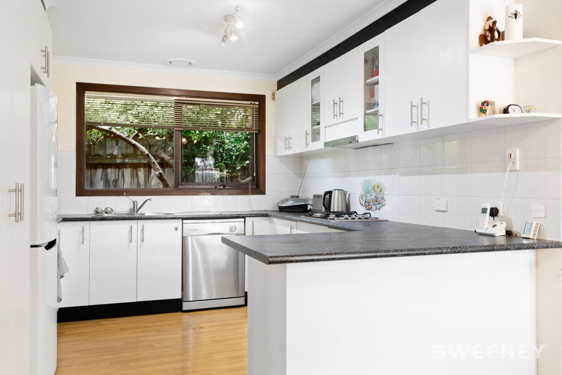 12 Honeysuckle Court, Altona Meadows - Thumbnail 3