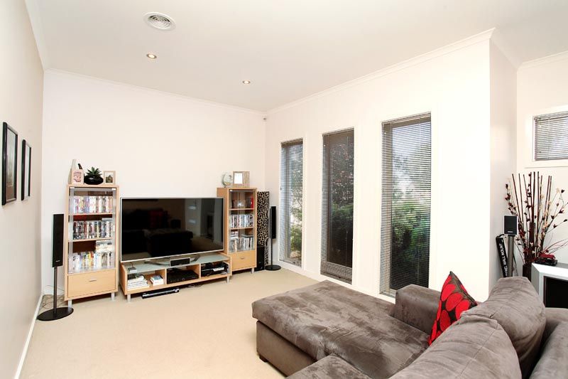 18 Kings Domain, Caroline Springs - Thumbnail 6