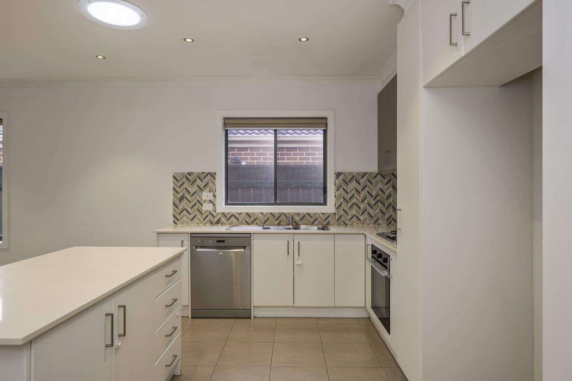 Spacious 4-Bedroom Family Home in Mernda Villages Estate