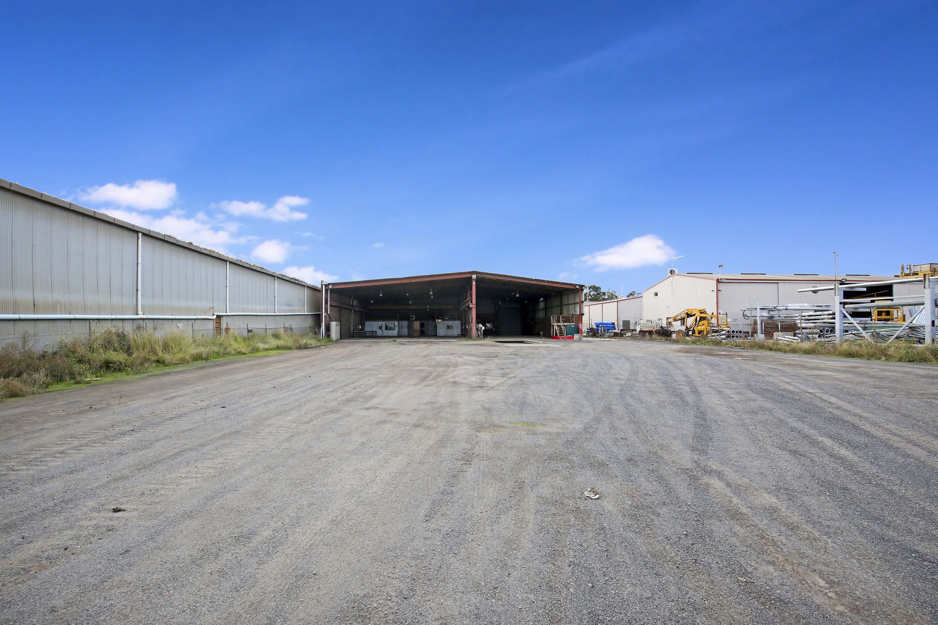 HUGE 23,000 SQM SITE 
OCCUPY OR DEVELOP