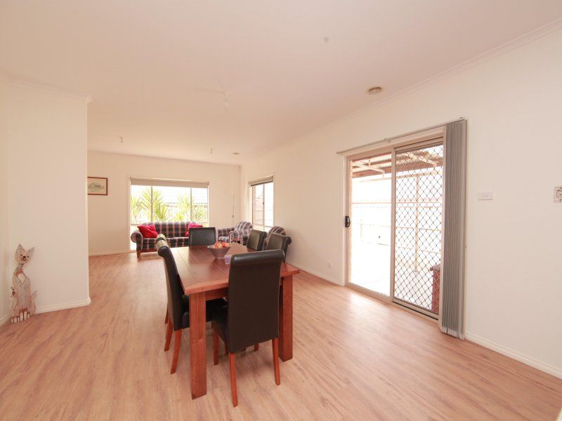 22 Poppy Drive SOUTH MORANG, South Morang - Thumbnail 8