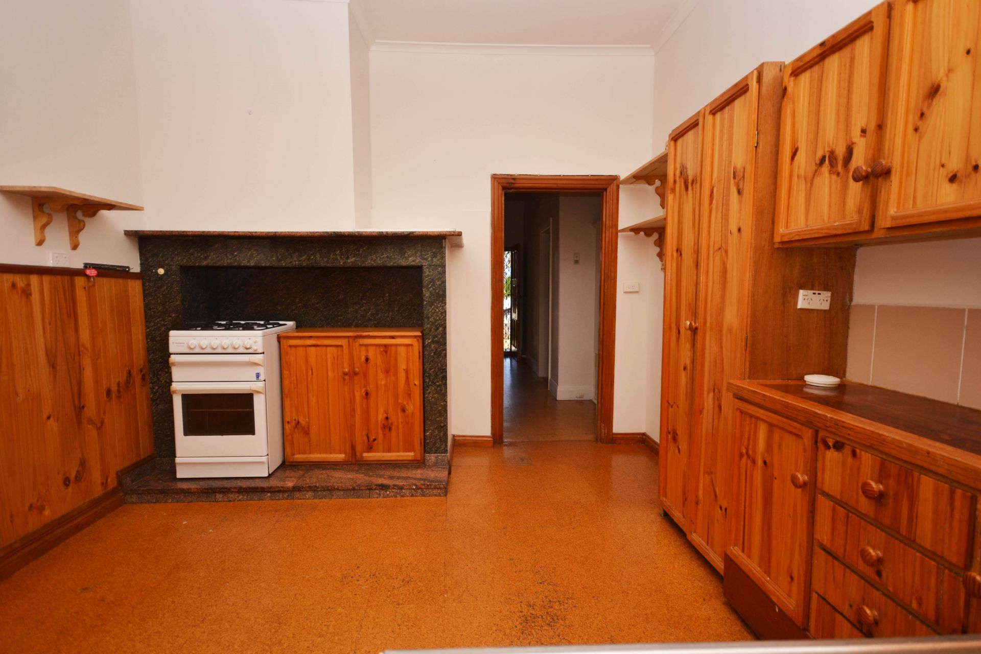 WELL PRESENTED AND CENTRALLY LOCATED