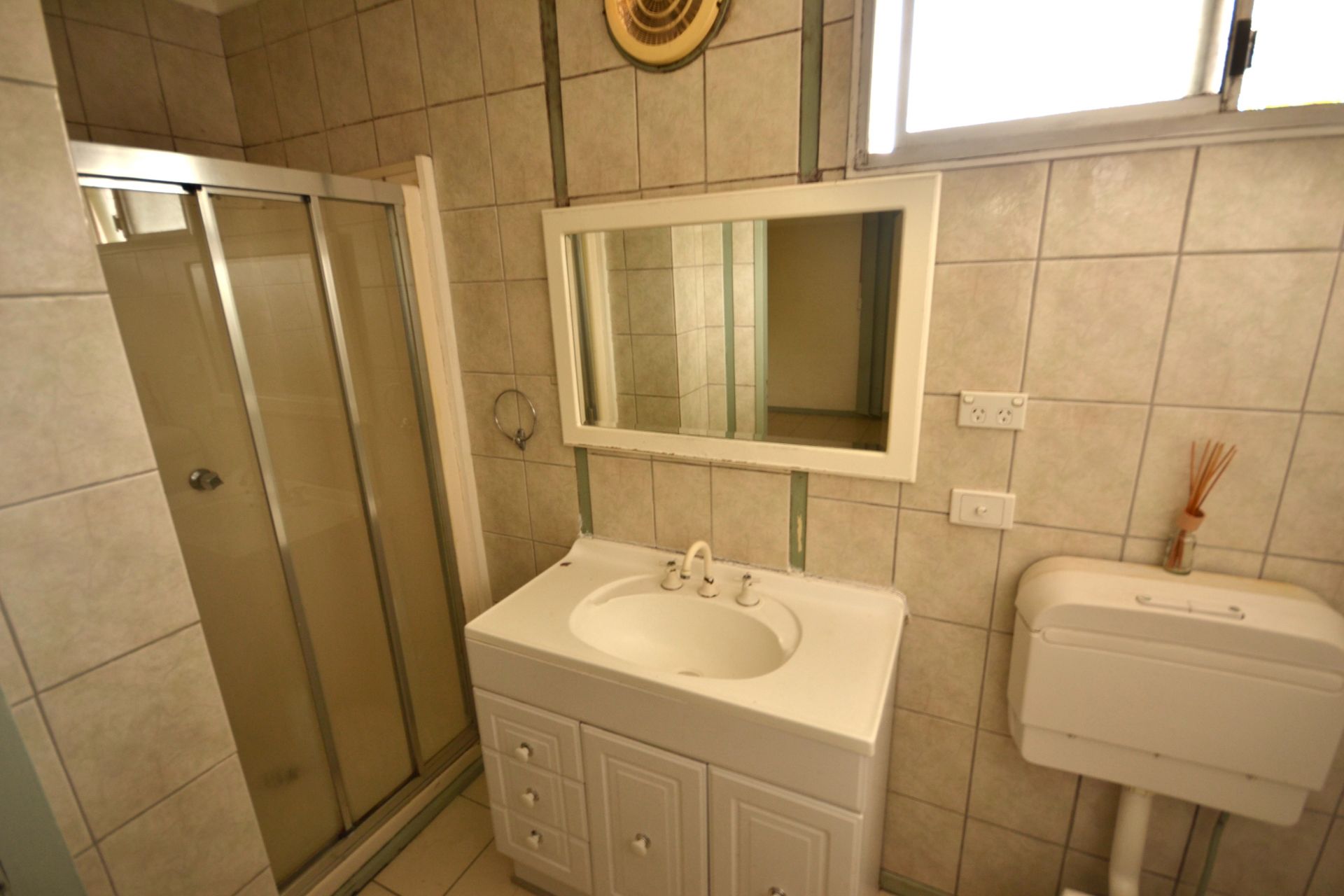 CLOSE TO ALL AMENITIES!!