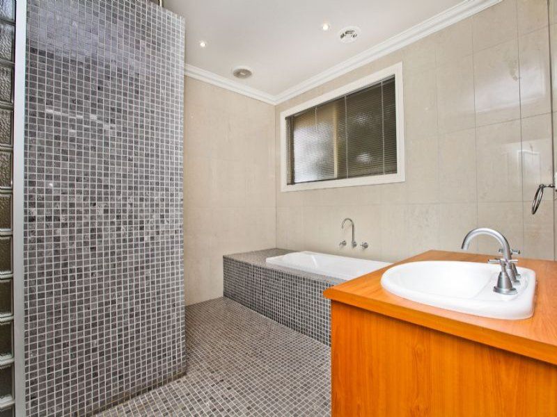 2 Nullarbor Place, Caroline Springs - Thumbnail 8