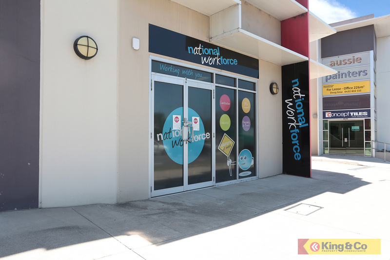 WELL EXPOSED - SHOWROOM / OFFICE