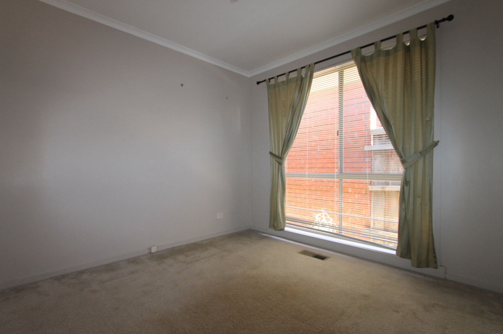 WARM & INVITING FAMILY HOME !!!