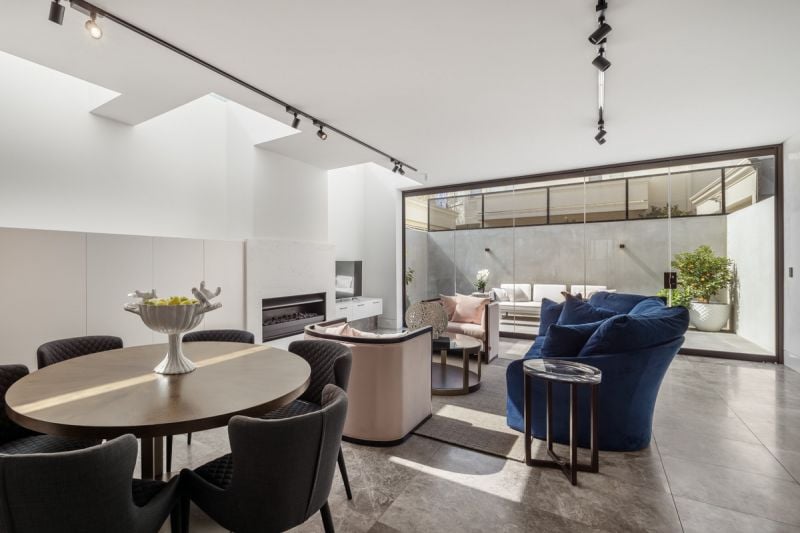 Toorak Residence with Modern Sophistication!