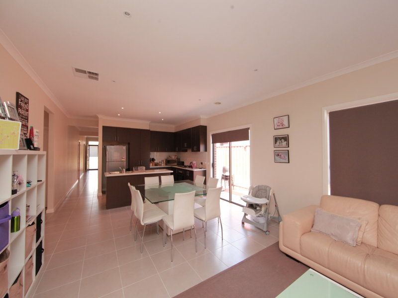 7 Cabarita Crescent SOUTH MORANG, South Morang - Thumbnail 5