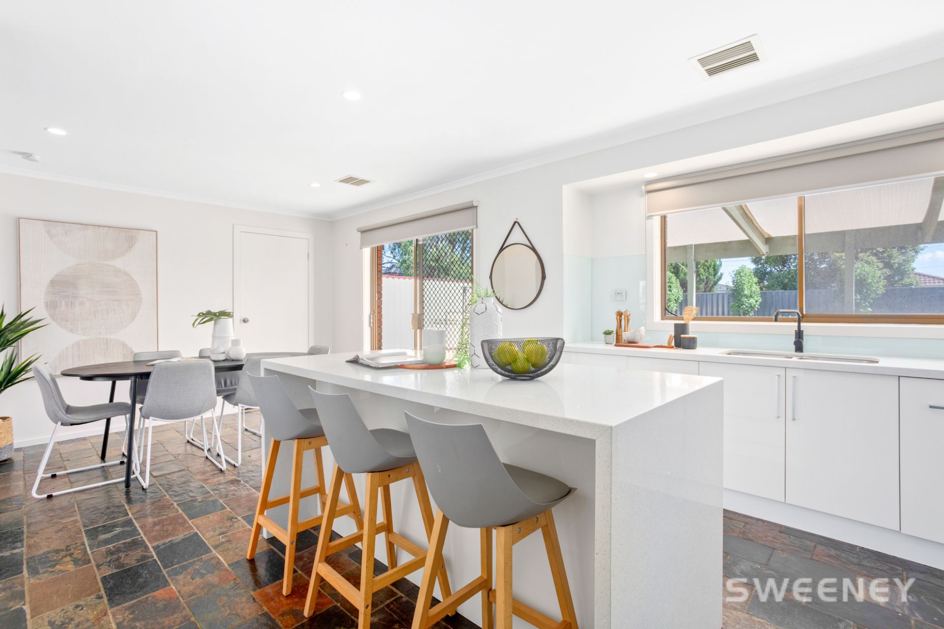16 Thompson Court, Altona Meadows - Thumbnail 4