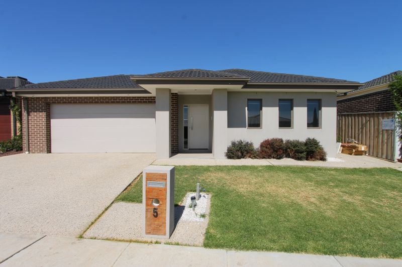 5 Black Braes Boulevard, Mernda