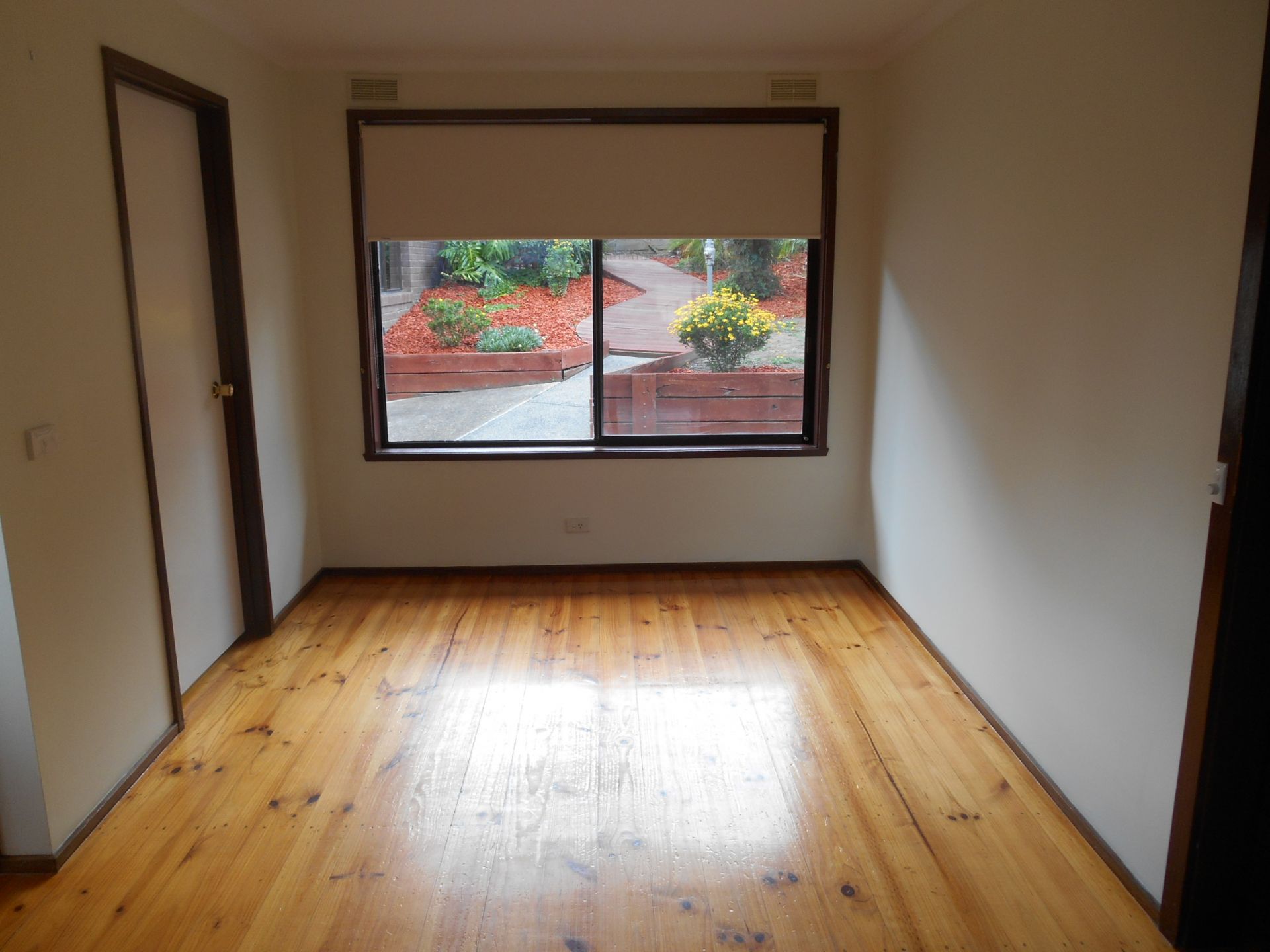 GREAT LOCATION, GARDEN MAINTENANCE INCLUDED!