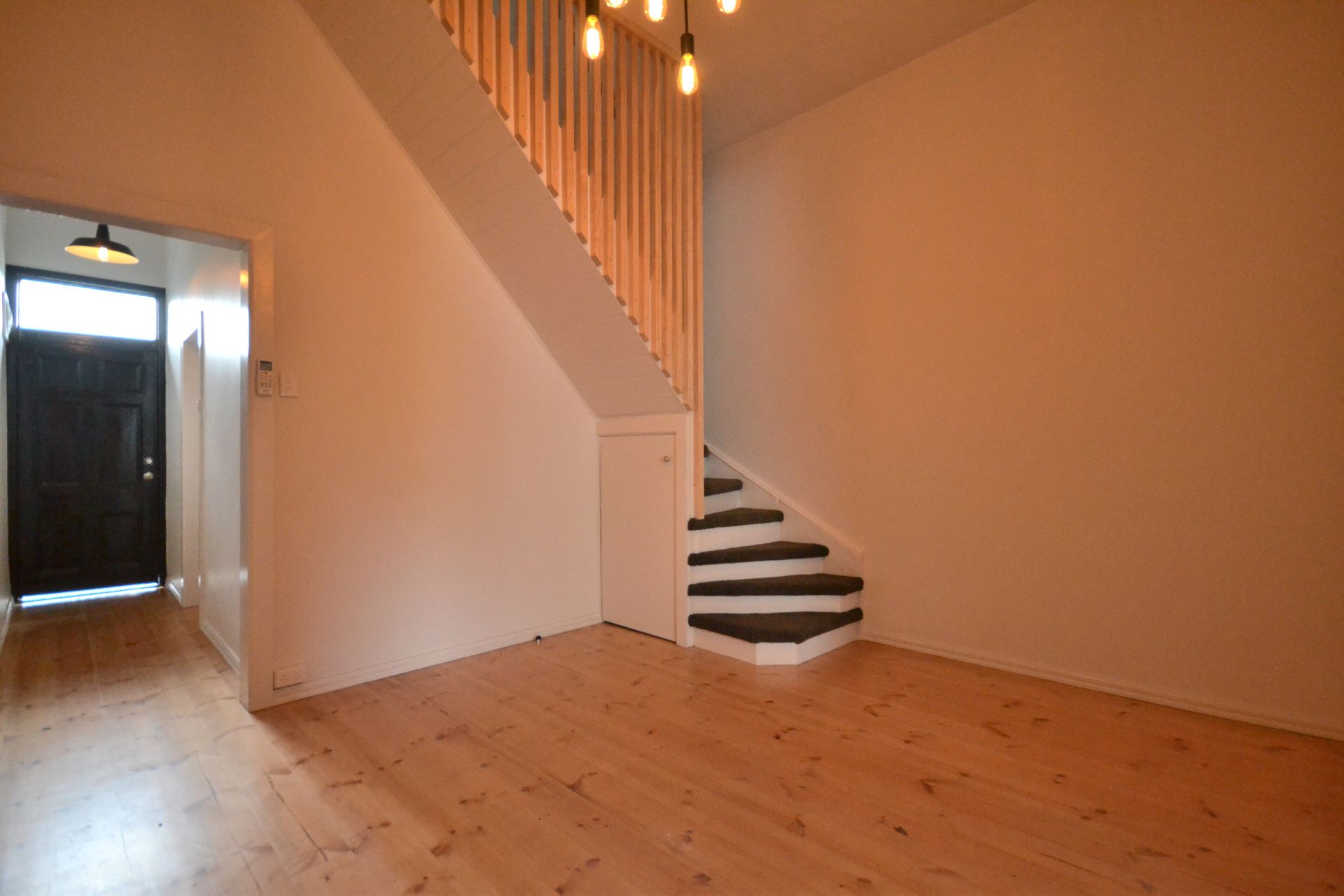 CAPTIVATING MODERN VICTORIAN WITH THE 