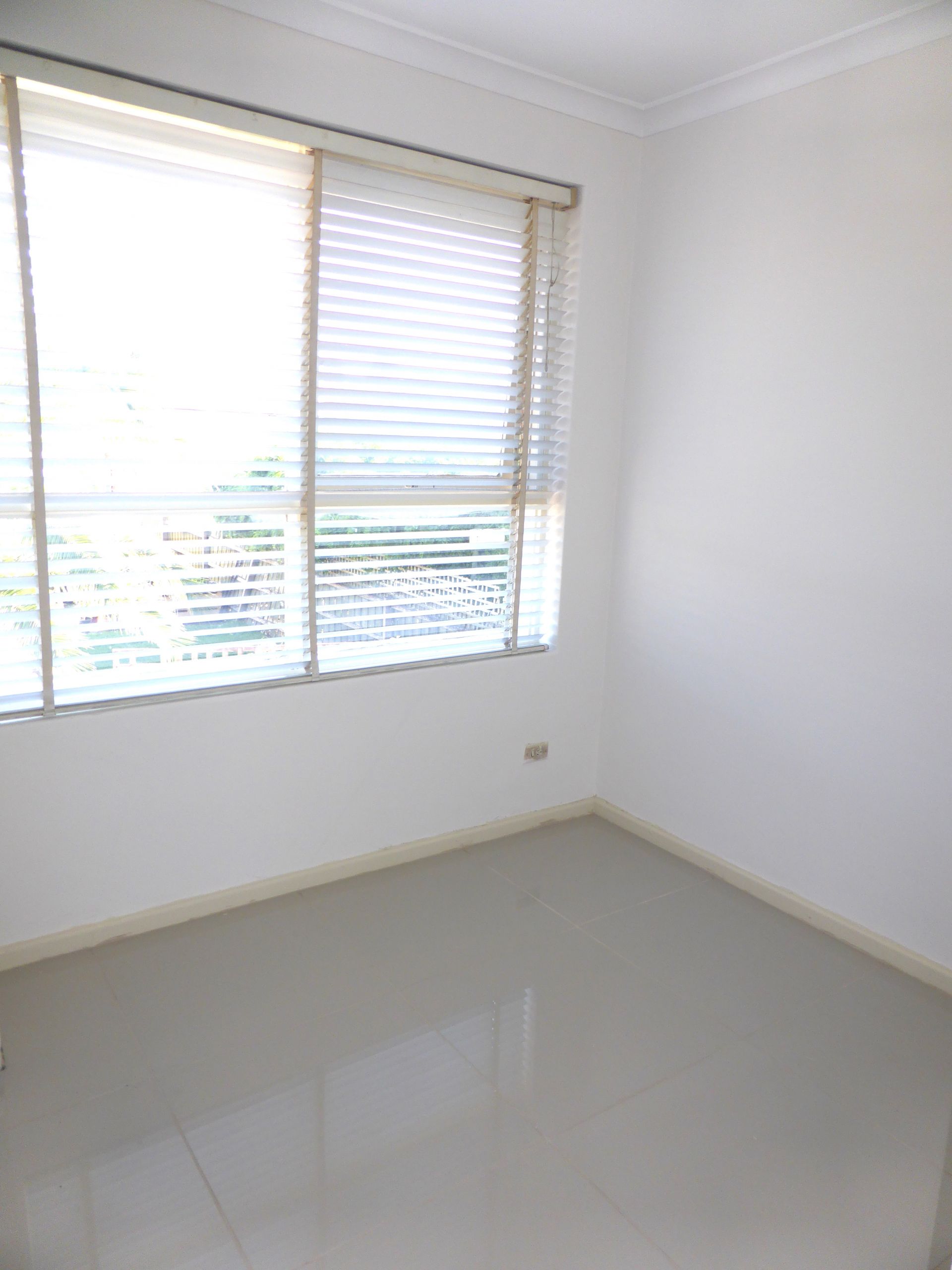 Spacious 2 Bedroom Apartment Walking Distance To High Street
